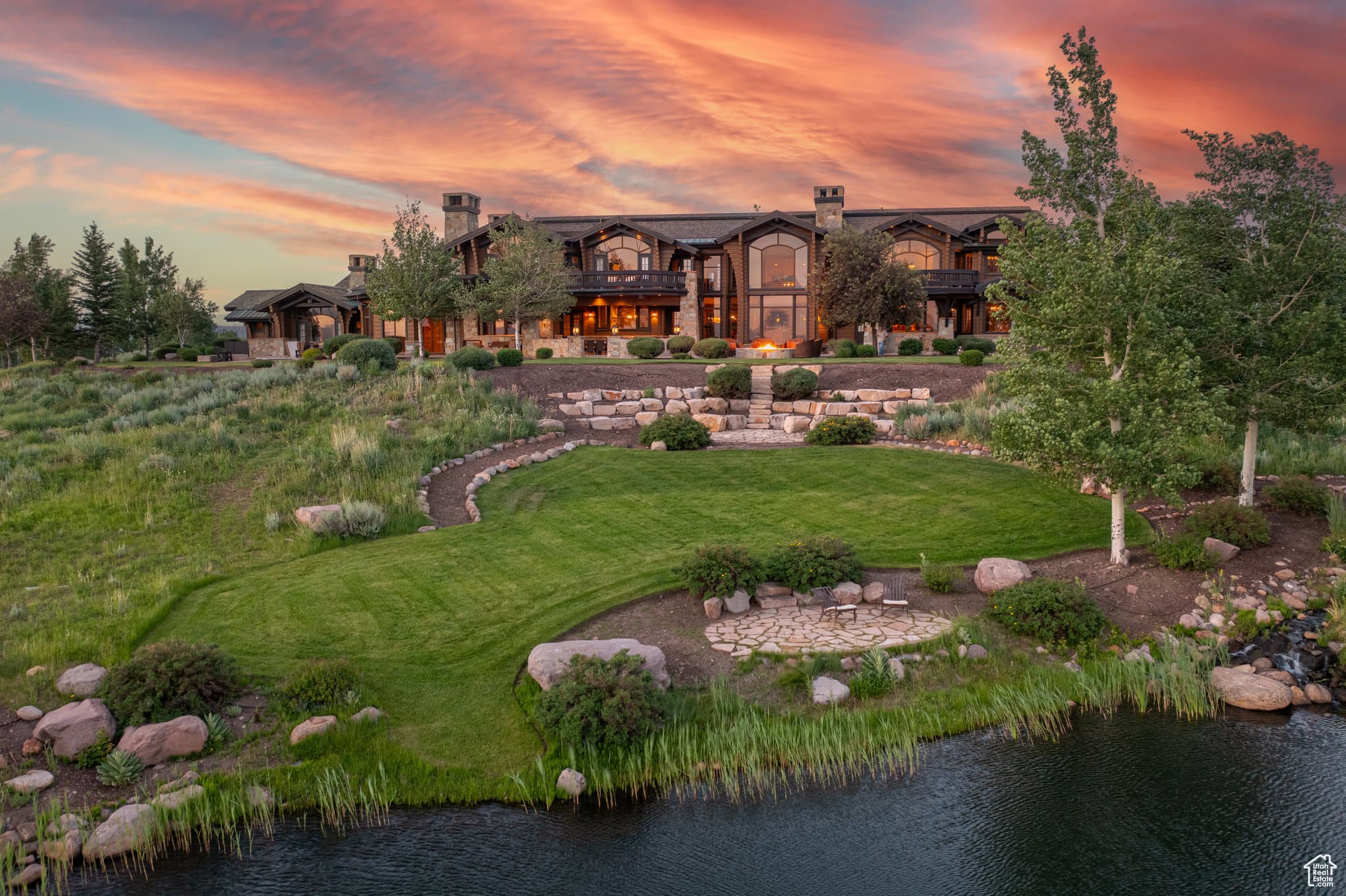 Acres, Elegance, Expenditure