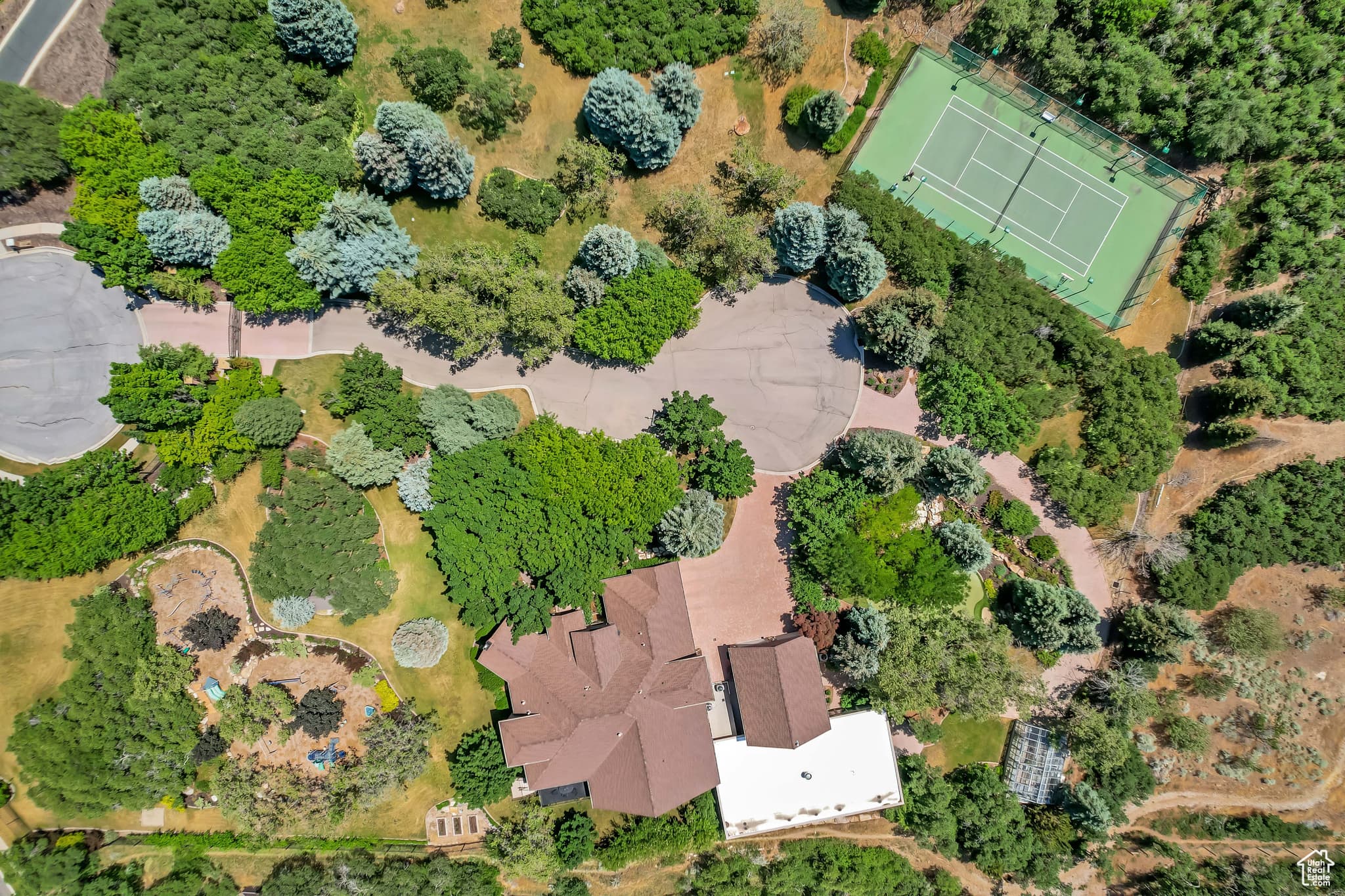Alpine Estate: Calculated Discretion