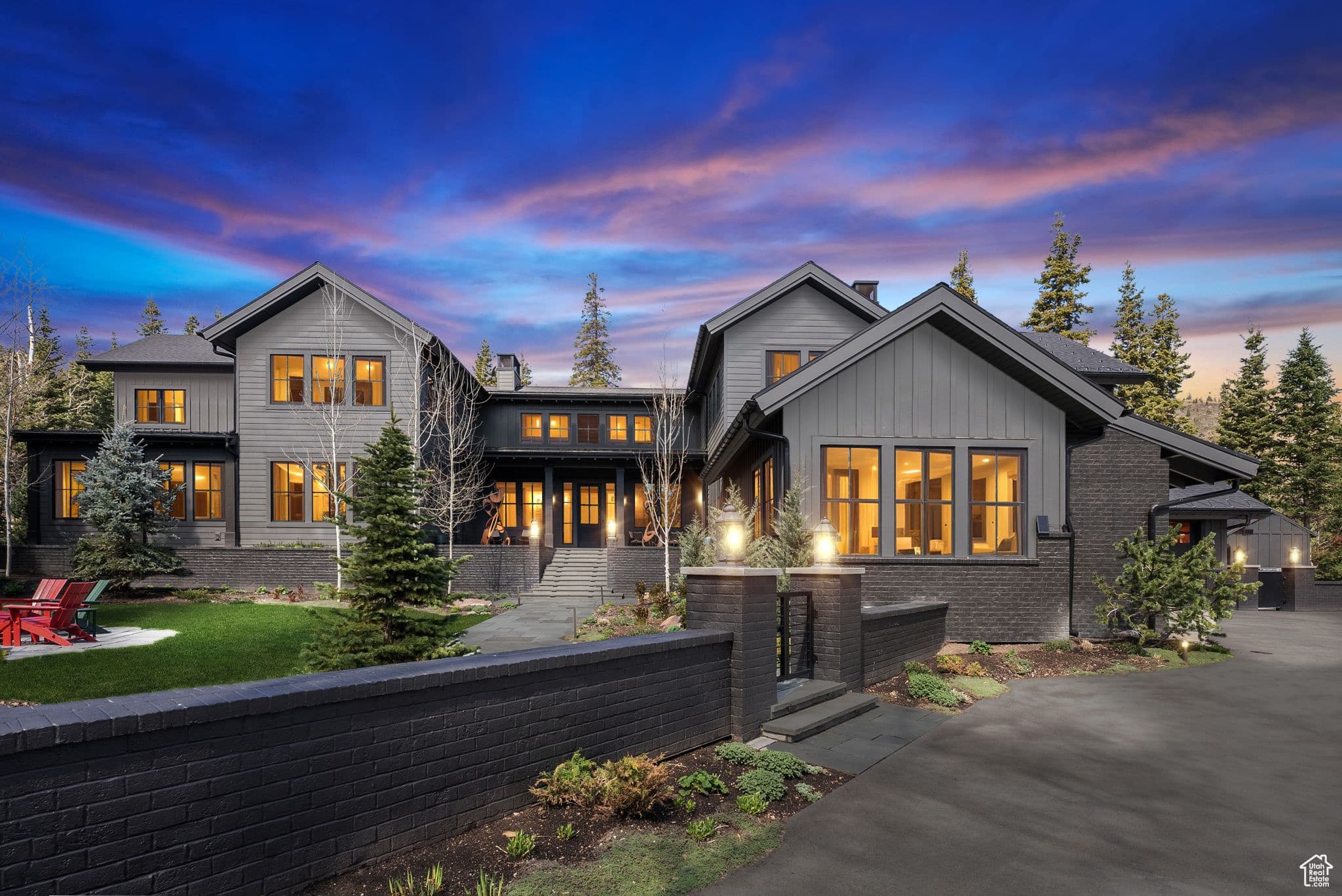 White Pine Rectilinear Residence